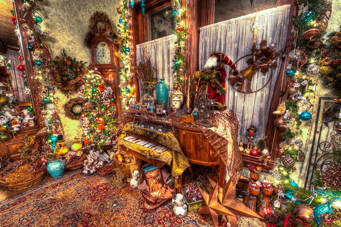 Christmas at the Caswell House - Front Window