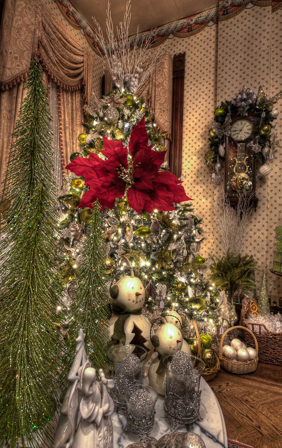 Christmas at the Caswell House - Frosty Tree