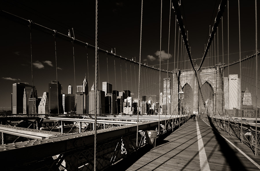 Brooklyn Bridge: Towards the City
