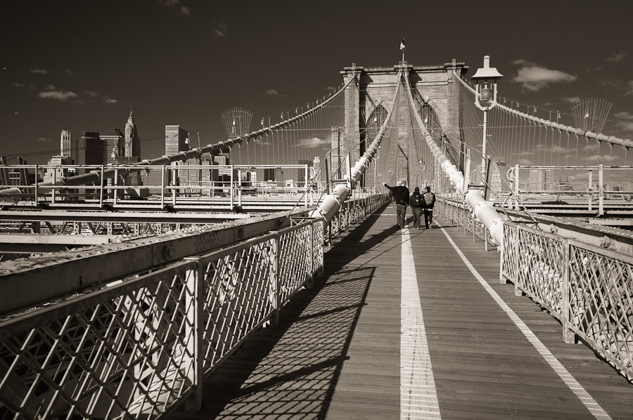Brooklyn Bridge: Crossing to Manhattan
